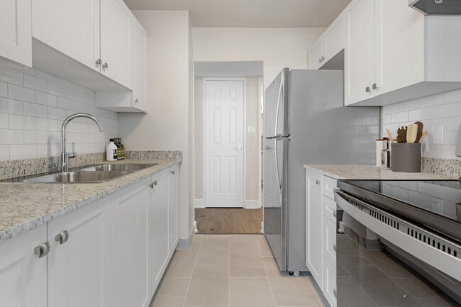 Skyline in Kingston, ON - Building Photo - Building Photo