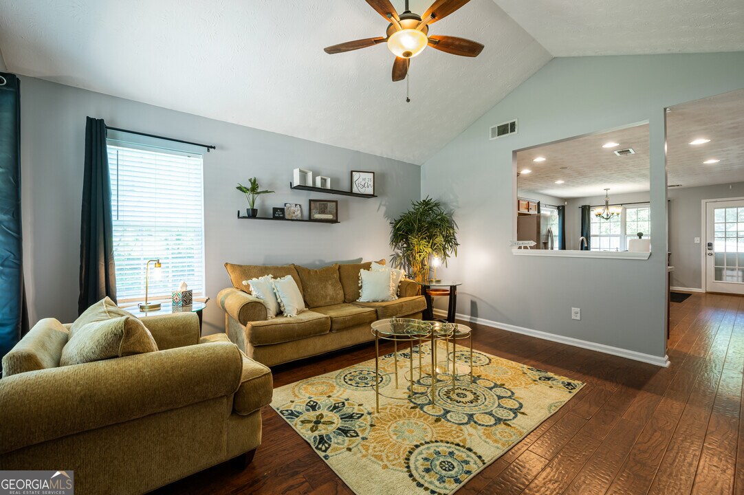 18 Larkspur Ln SE in Emerson, GA - Building Photo