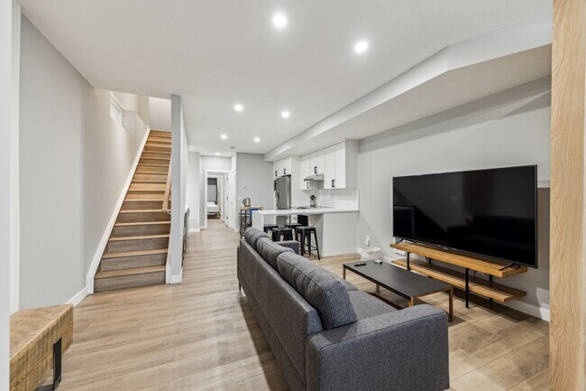 7136-7134 Avenue Northwest - Lower Ave in Calgary, AB - Building Photo - Building Photo
