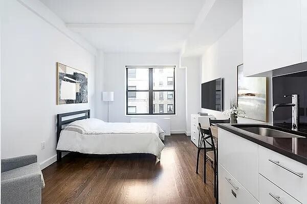 property at 212 W 91st St