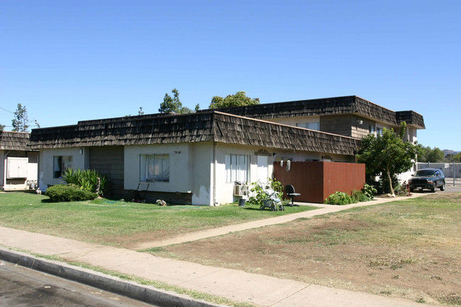 734-740 Elder Pl in Escondido, CA - Building Photo - Building Photo