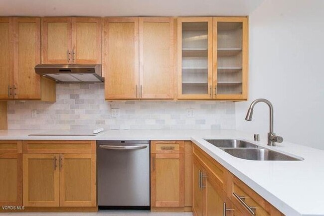 property at 4338 Redwood Ave