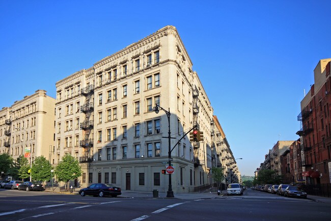 144-154 Hamilton Pl in New York, NY - Building Photo - Building Photo