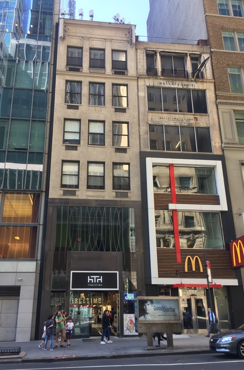 20 E 42nd St in New York, NY - Building Photo