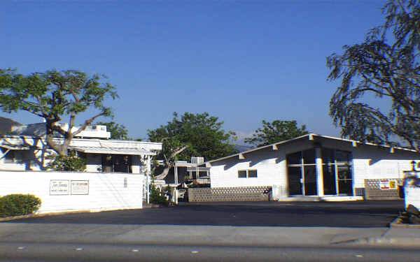 1020 S Mountain Ave in Monrovia, CA - Building Photo