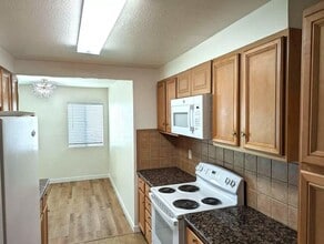 5412 Lindley Ave, Unit 103 in Encino, CA - Building Photo - Building Photo