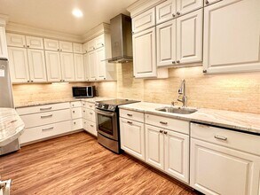 3273 Sutton Pl NW in Washington, DC - Foto de edificio - Building Photo