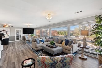 Sterlingwood Apartments in Roanoke, VA - Building Photo - Building Photo