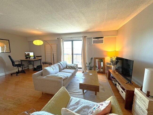 47 Mystic St, Unit 5A in Arlington, MA - Building Photo - Building Photo