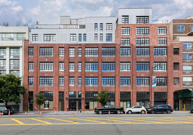 The Zipper Building in Long Island City, NY - Foto de edificio - Building Photo