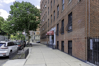 655 Riverside Dr in New York, NY - Building Photo - Building Photo