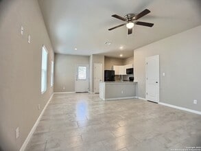 7935 Dial Ike Dr, Unit 2 in San Antonio, TX - Building Photo - Building Photo