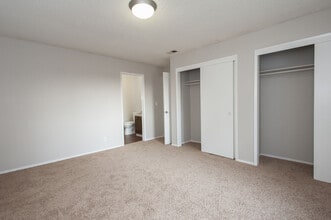 Woodside Park in Salinas, CA - Building Photo - Building Photo
