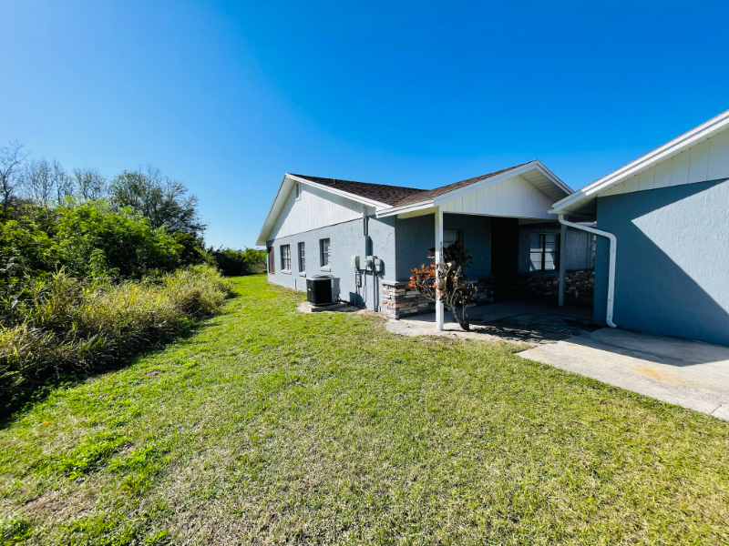 5647 Struthers Ct in Winter Haven, FL - Foto de edificio