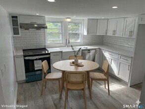 2 Oak St in Westport, CT - Building Photo - Building Photo