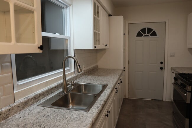 1704 9th St, Unit Unit 1 in Rockford, IL - Building Photo - Building Photo