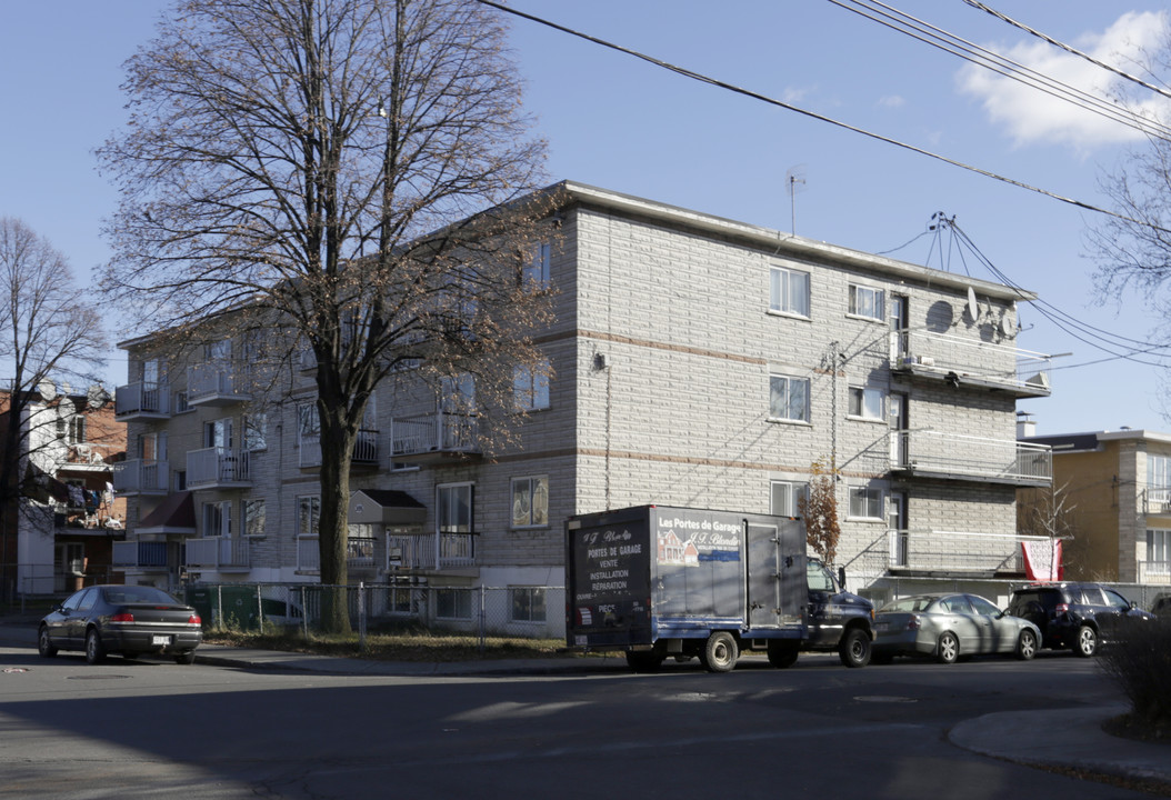 3606 Sabrevois Rue in Montréal, QC - Building Photo