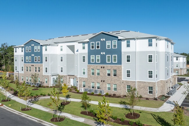 Starway Village in Wilmington, NC - Building Photo - Building Photo