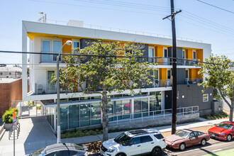 Greenway Meadows in Santa Monica, CA - Foto de edificio - Building Photo