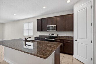 689 Meadow Pointe Dr in Haines City, FL - Building Photo - Building Photo