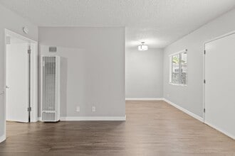 539 E 11th St in Long Beach, CA - Building Photo - Building Photo