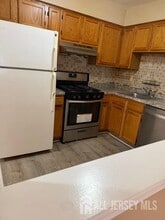 513 Waterford Dr in Edison, NJ - Building Photo - Building Photo