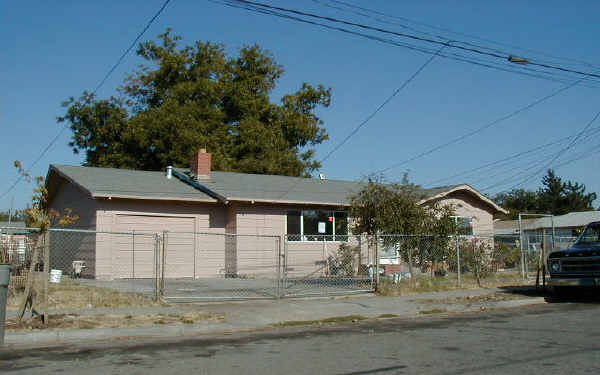 910 Grand Ave in Santa Rosa, CA - Foto de edificio