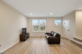 155 Canterbury Way in Lake Zurich, IL - Foto de edificio - Building Photo