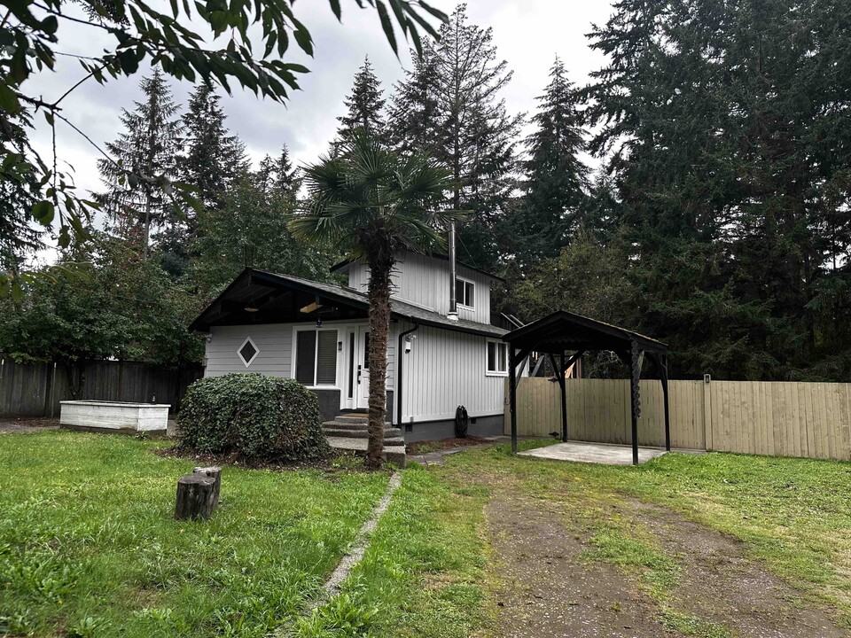 2308 197th Ave SW in Home, WA - Foto de edificio