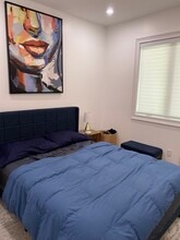 24455 61st Ave, Unit 1R in Little Neck, NY - Foto de edificio - Building Photo