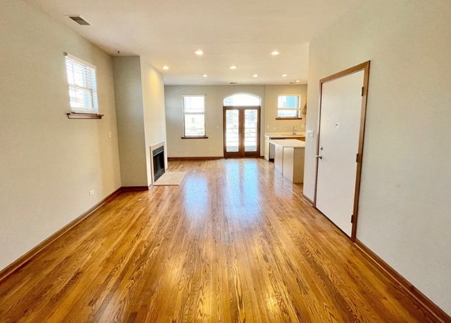 2000 S Wabash Ave, Unit 2