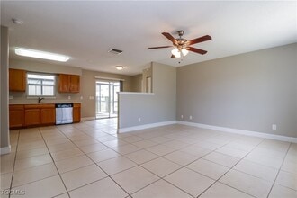 18529 Phlox Dr in Ft. Myers, FL - Building Photo - Building Photo