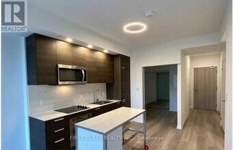 75 Canterbury Pl in Toronto, ON - Building Photo - Building Photo