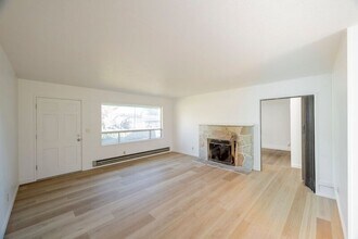 2545 NW 111th Ave in Portland, OR - Building Photo - Building Photo