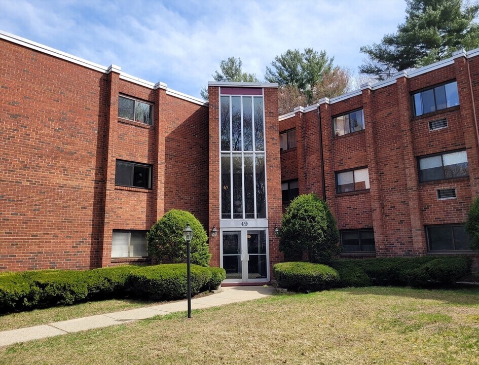 49 Windsor Dr in Holliston, MA - Building Photo