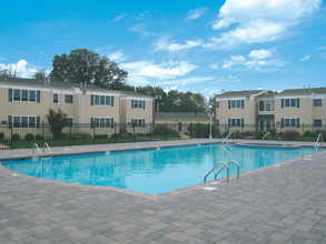 Point Beach Apartments in Point Pleasant Beach, NJ - Foto de edificio - Building Photo