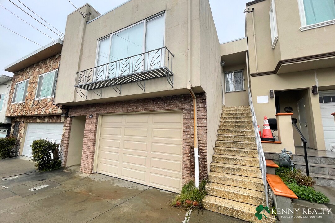 59 E Moltke St in Daly City, CA - Building Photo