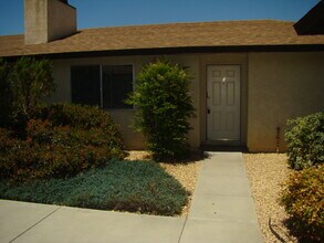 15554 Bear Valley Rd in Victorville, CA - Building Photo - Building Photo