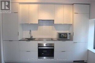 5 St Joseph St in Toronto, ON - Building Photo