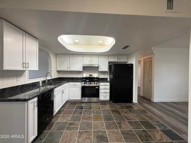 3305 E Helena Dr in Phoenix, AZ - Building Photo - Building Photo