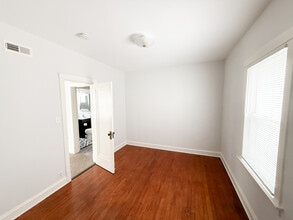 5043 W Argyle St, Unit 2 in Chicago, IL - Foto de edificio - Building Photo