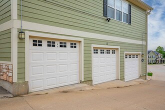 Gravois Ridge Townhome Apartments in Fenton, MO - Building Photo - Building Photo