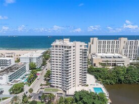 3000 Holiday Dr in Fort Lauderdale, FL - Building Photo