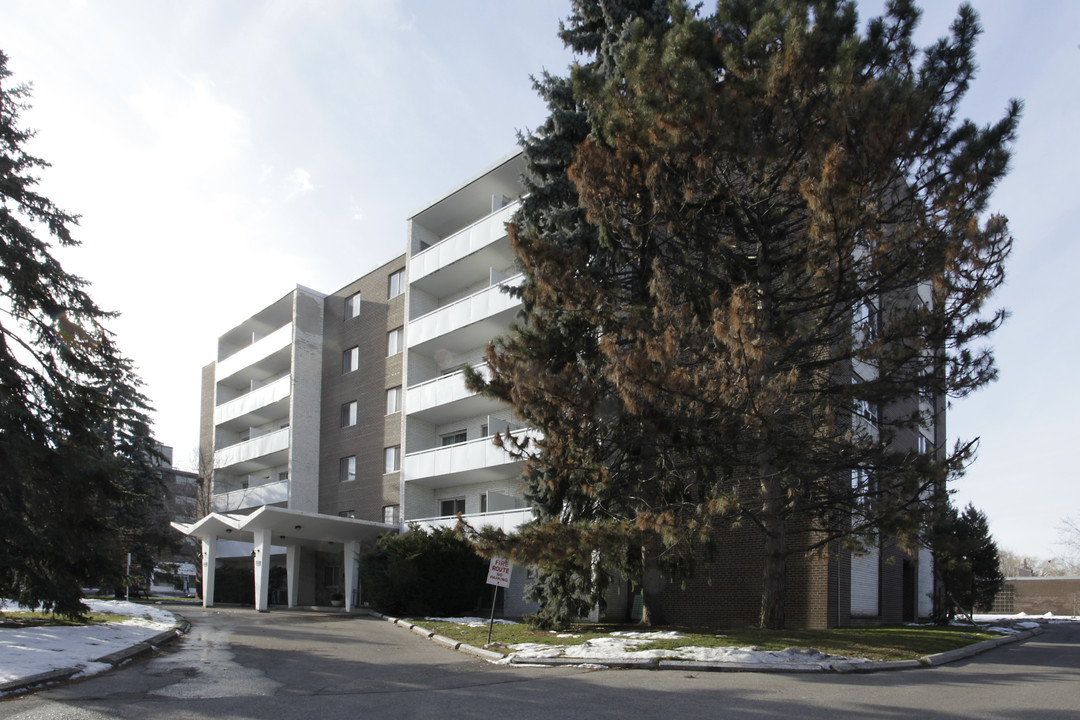 1525 Bloor St E in Mississauga, ON - Building Photo