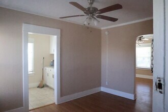 1292 S Dunsmuir Ave in Los Angeles, CA - Foto de edificio - Building Photo