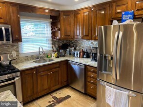 4911 Poplar Dr in Alexandria, VA - Building Photo - Building Photo