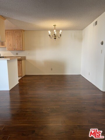 5330 Zelzah Ave-Unit -4 in Los Angeles, CA - Foto de edificio - Building Photo