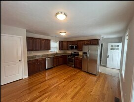 265 Dunstable Rd in Tyngsboro, MA - Building Photo