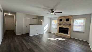 1615 Central Pkwy in Florissant, MO - Foto de edificio - Building Photo