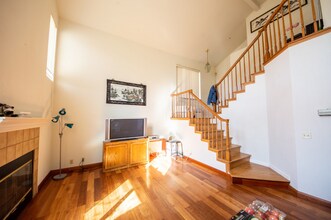 126 Linda Vista Dr in Daly City, CA - Foto de edificio - Building Photo